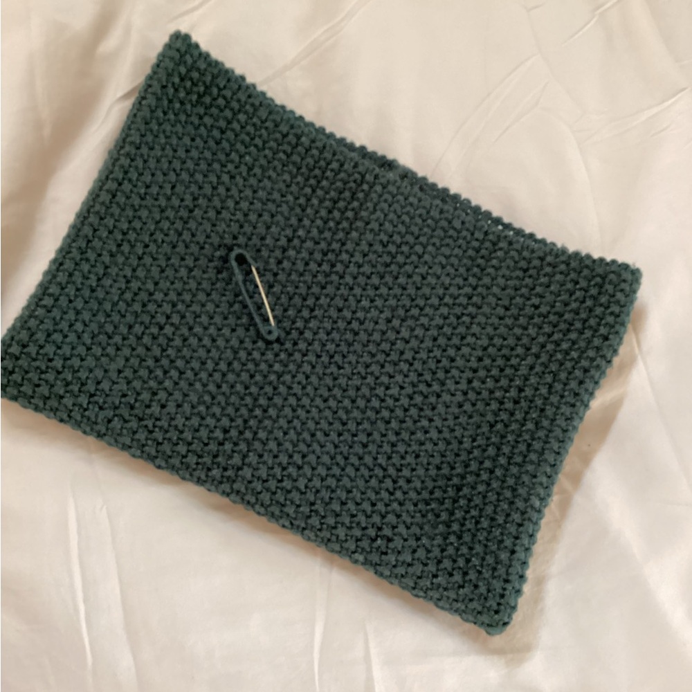 Sarah Pacini dark green cowl scarf with pin - Picture 4 of 5